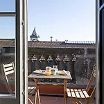 Aliados Premium 1BR w/ Terrace by LovelyStay